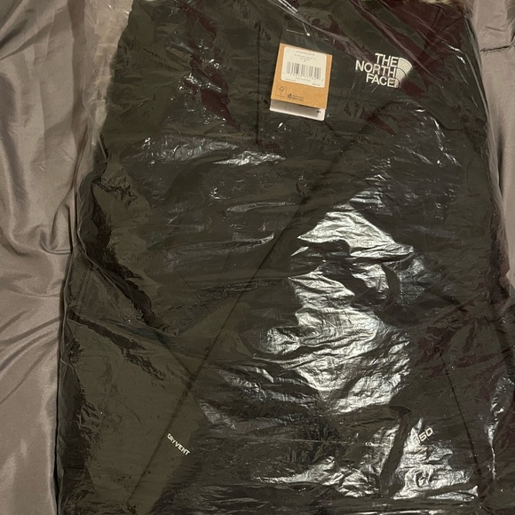 Brand New Men’s Northface Gotham Down Jacket - Picture 2 of 6